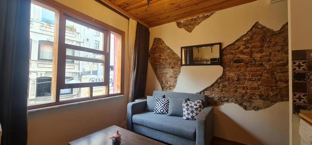 Galata Duplex Apt. *Balcony* 1 Min To Metro Stn. Apartment Istanbul