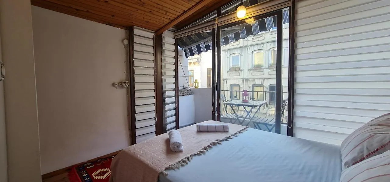 Galata Duplex Apt. *Balcony* 1 Min To Metro Stn. Apartment Istanbul