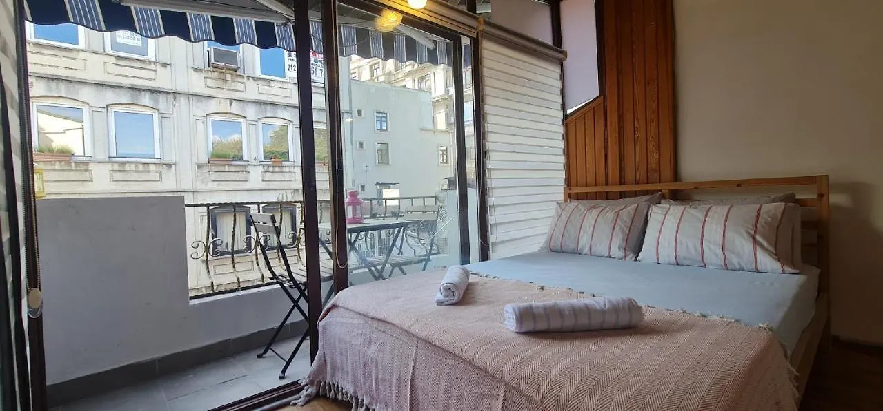 Galata Duplex Apt. *Balcony* 1 Min To Metro Stn. Apartment Istanbul