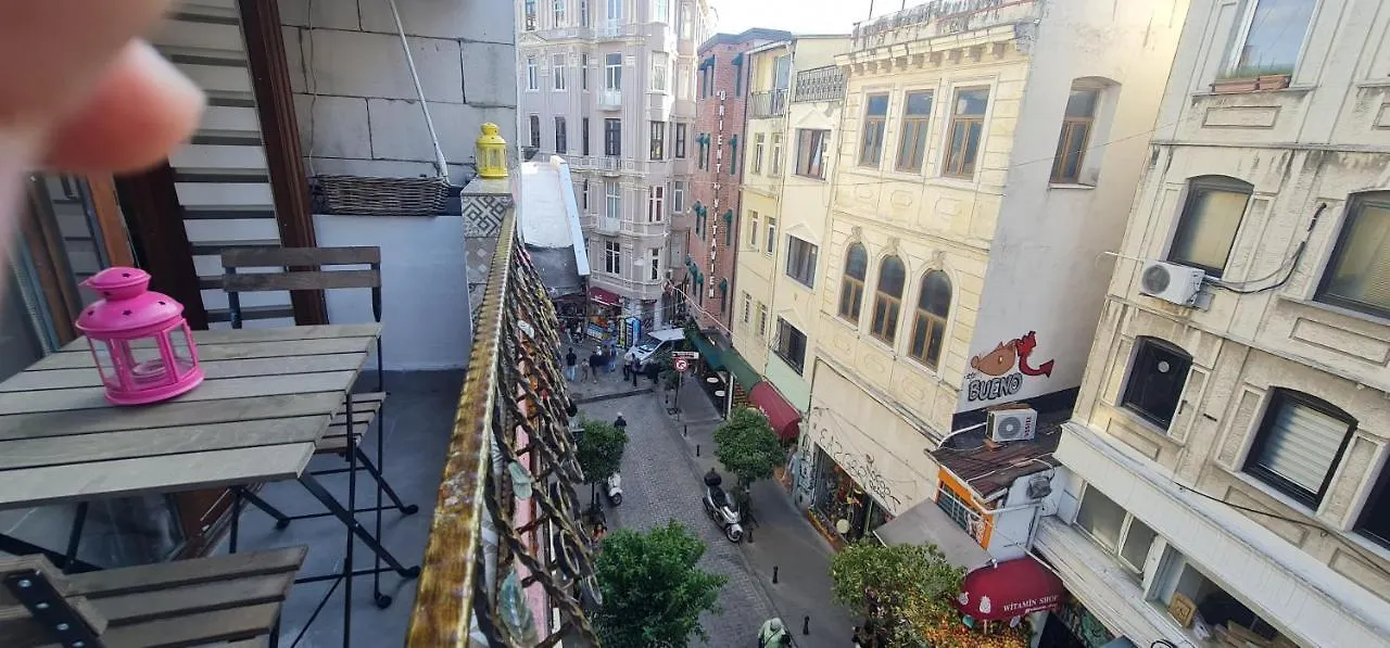 Galata Duplex Apt. *Balcony* 1 Min To Metro Stn. Apartment Istanbul