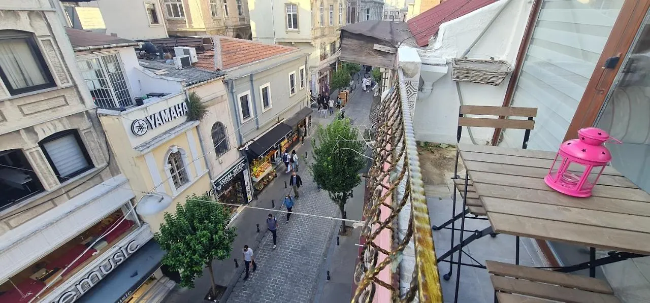Galata Duplex Apt. *Balcony* 1 Min To Metro Stn. Apartment Istanbul Turkey